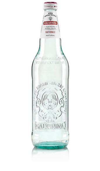 Agua mineral sin gas